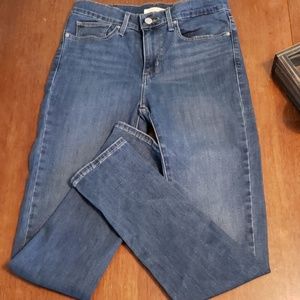 Levi's Slimming skinny denim size 28